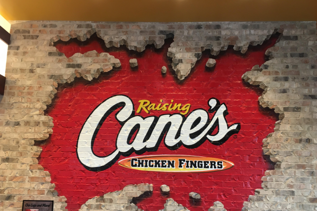 Naperville+community+eagerly+welcomes+new+eating+establishment%2C+Raising+Canes