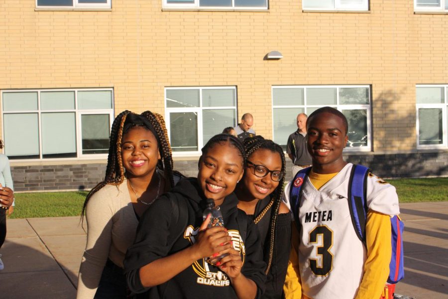 Seniors Sharmaine Baker, Angelica Draughon, ENyjah Taylor, and Brian Griffin pose for the camera.