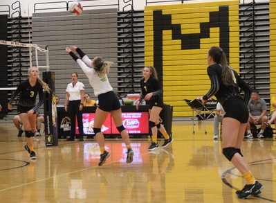 Libero, Morgan Rank passes the ball to her teammates. 