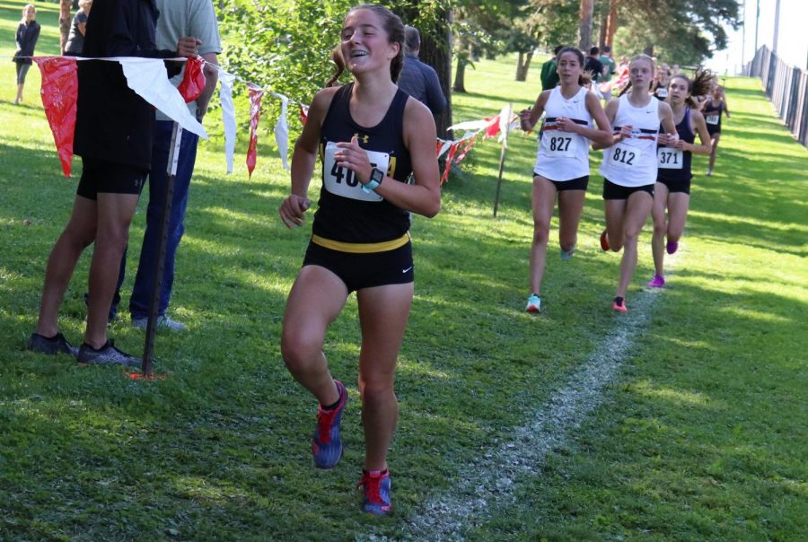Sophomore Sarah Maggio heads towards the finish line.