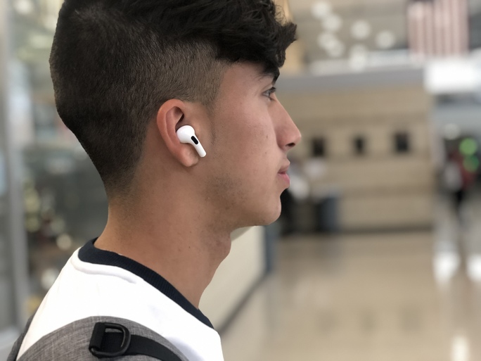 AirPod+users+share+their+opinions+of+AirPod+Pros