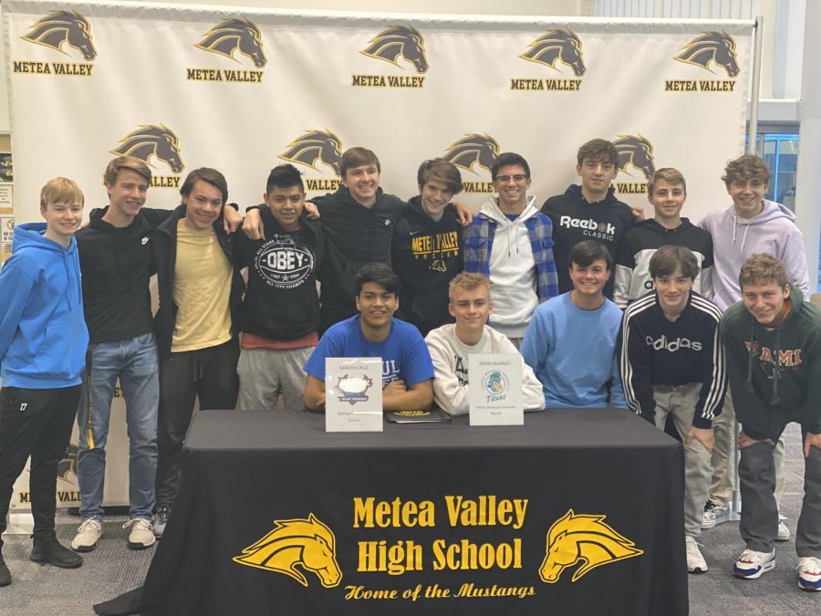 The Mustangs show support for Gandhi Cruz and Davis Quarles during last Wednesdays signing. 