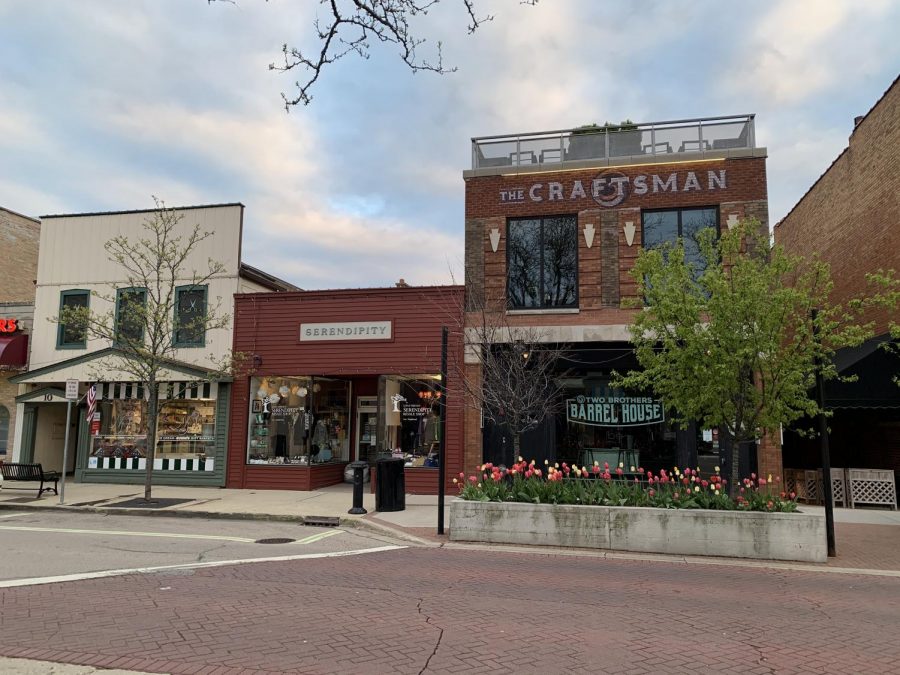 Small businesses in downtown Naperville have a hard time keeping business. 