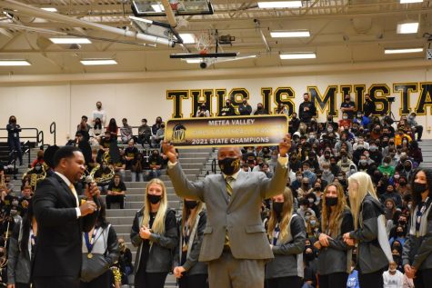 Dr. Echols and Mayor Richard Irvin present a road sign to congratulation the success of Metea Valleys girl volleyball team winning state. 
