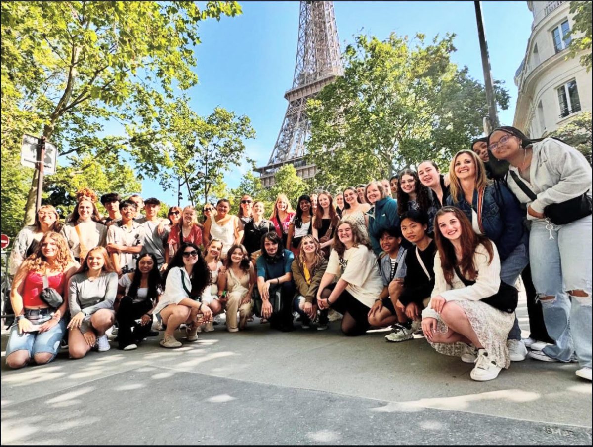Students enjoy their time in Paris. 
