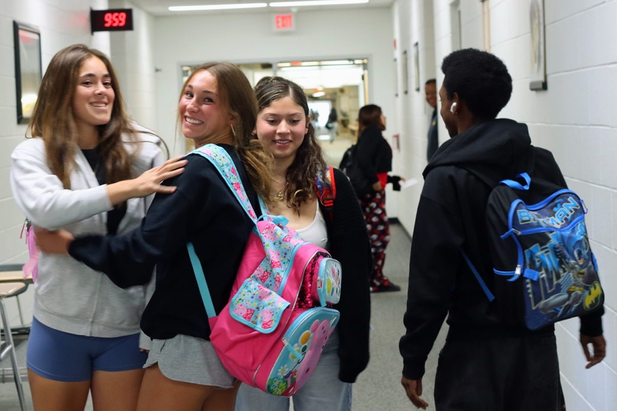 Senior Students Olivia Hernandez, Isabelle Leofanti, Frida Veraza, and Jordan Jones as they walk with their backpacks.