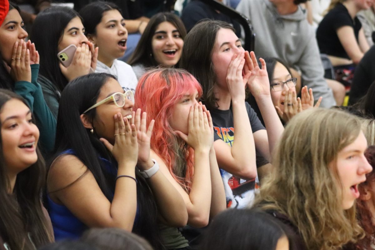 The Junior section is shocked from the impressive performance that teachers and students gave in the volleyball match. 