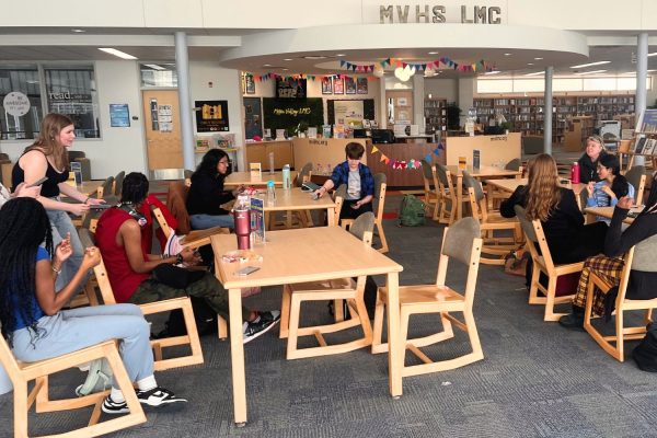 Students take the mic for Lit Mag open mic event