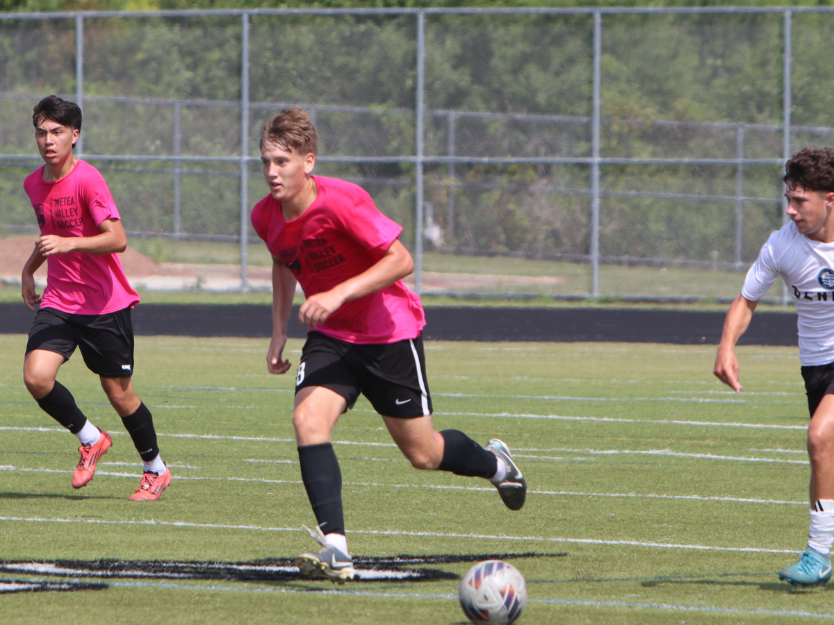 Metea players drop back to help on defense.